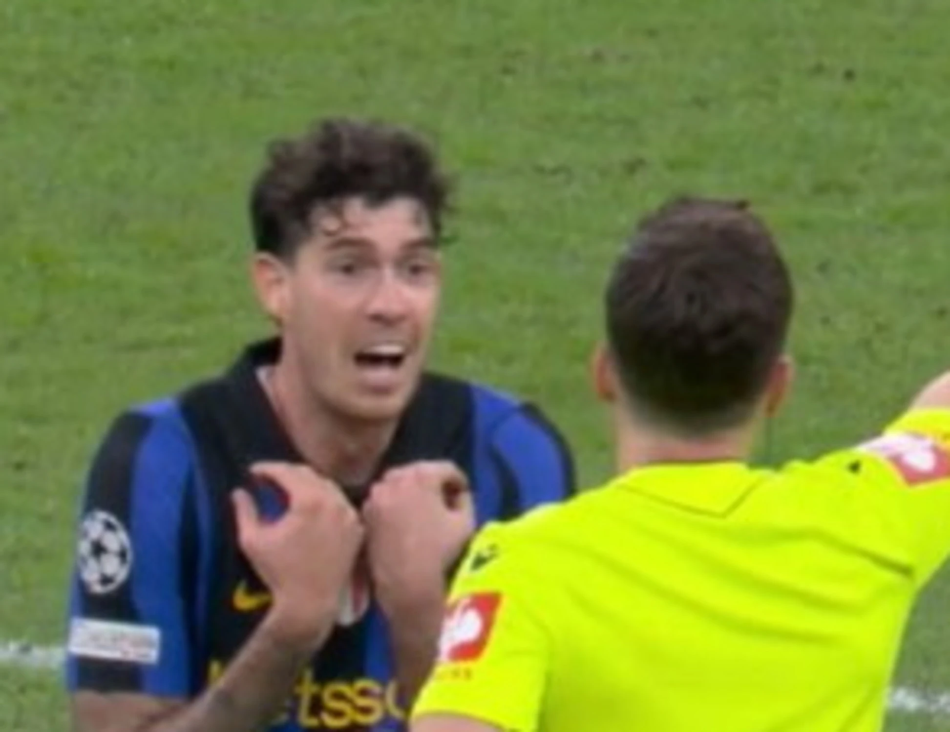 Bastoni "mai più centrale": Inter, cosa filtra dopo il cartellino rosso