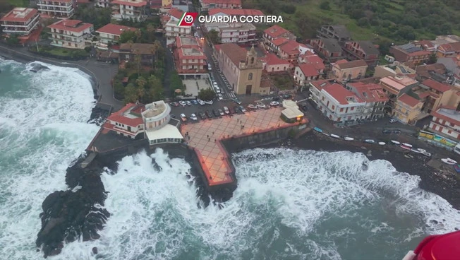 Maltempo, interventi della Guardia Costiera nei territori colpiti del Sud Italia