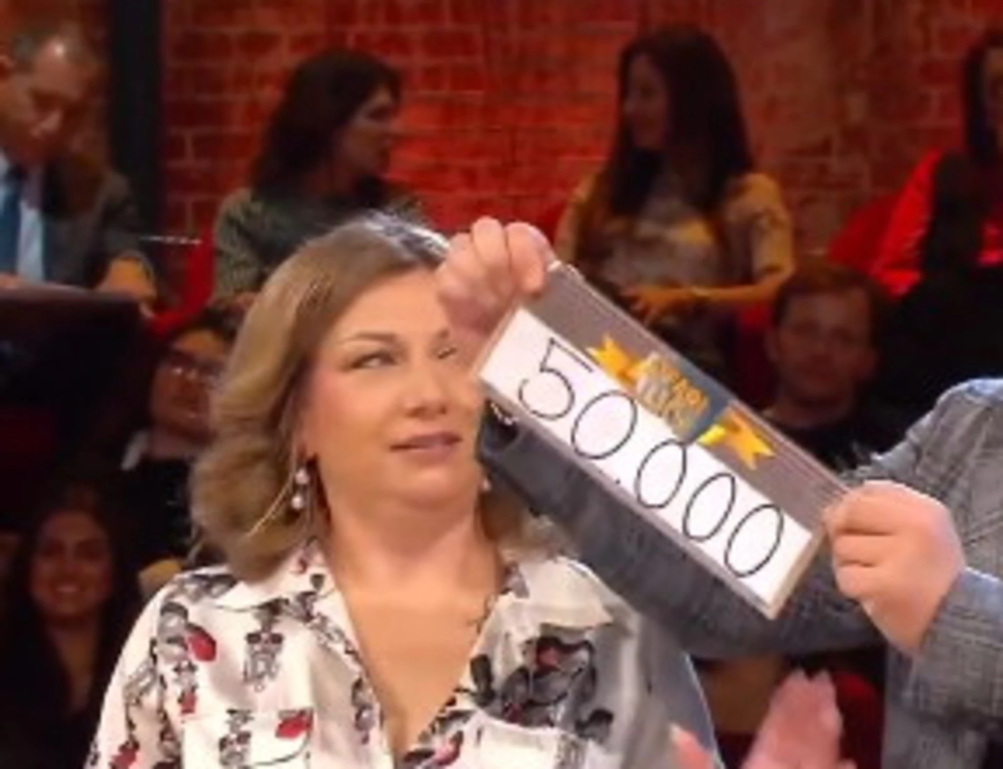 Affari tuoi, Lara ferma il marito: "Aspetta", gelo sui titoli di coda