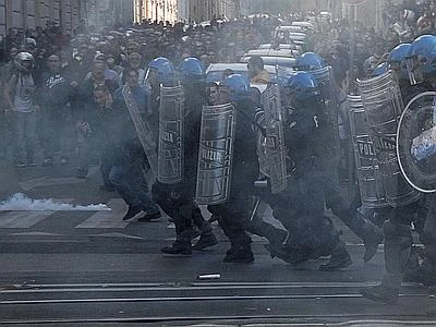 Indignati, blitz in tutta Italia: 5 arresti