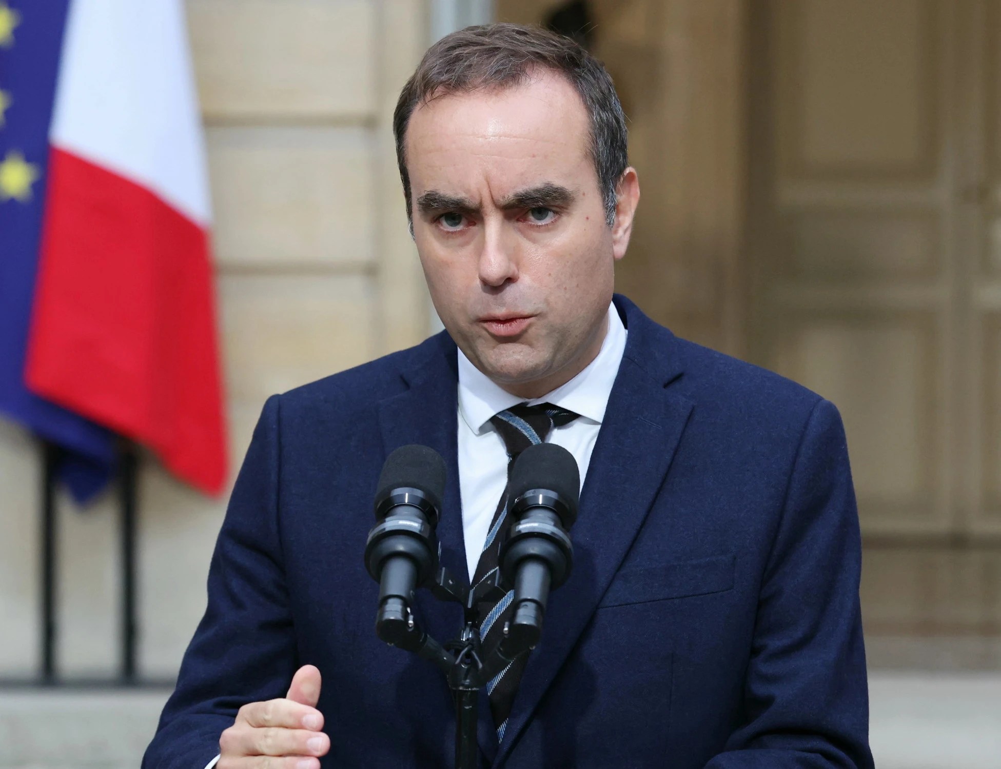 Francia, Sébastien Lecornu si è già dimesso: il governo cade prima di nascere