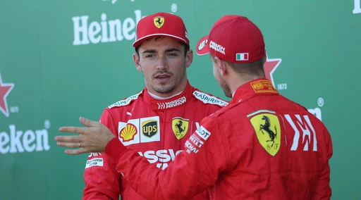 Ferrari, Sebastian Vettel e il rinnovo del contratto: “Non firmo per un anno”. Assist a Maranello per liberarsi di lui?