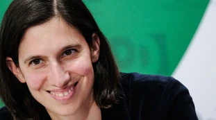 Elly Schlein fregata da Giuseppe Conte: il vero bersaglio è lei ma non lo capisce