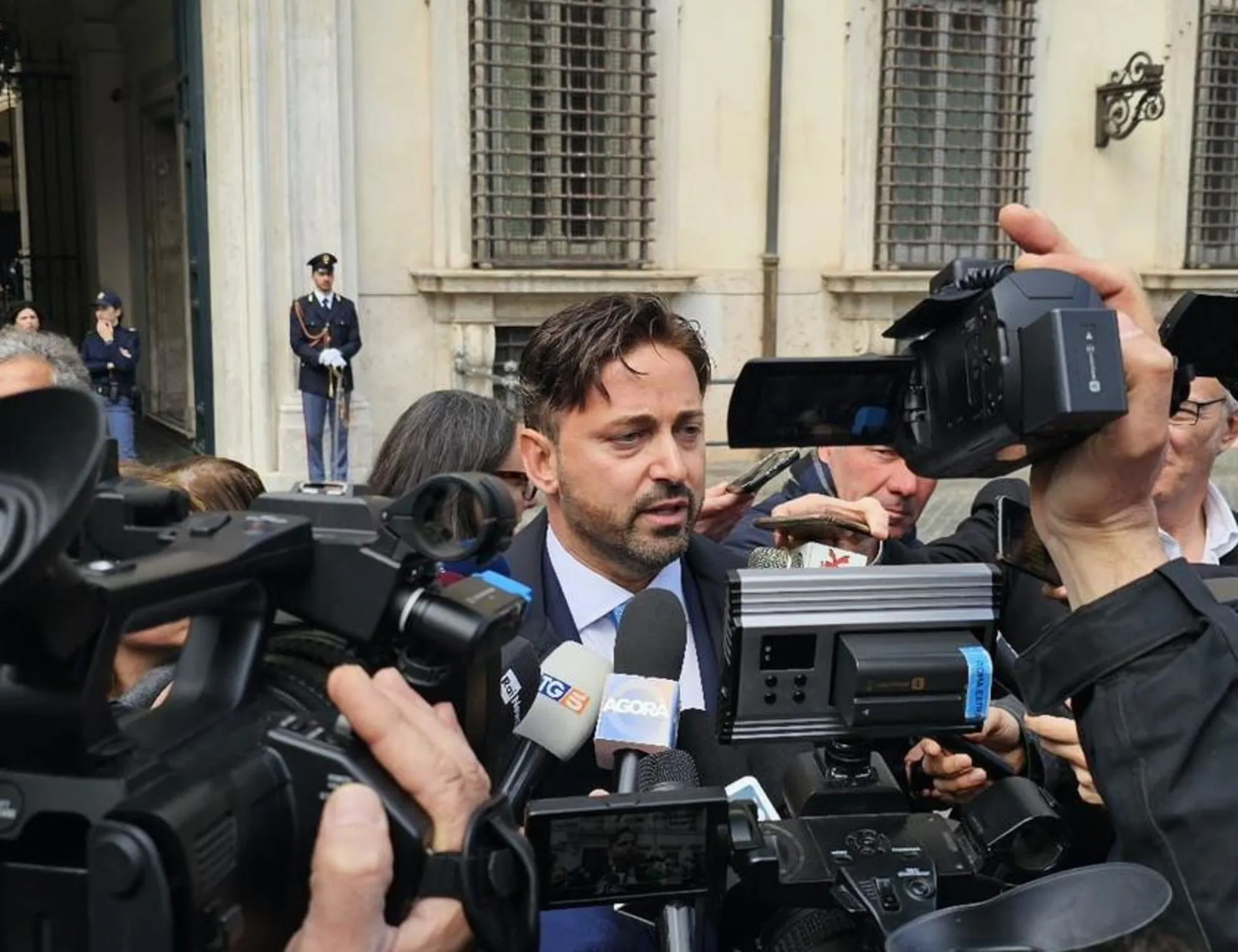 Natale, Conflavoro: boom di viaggi ma consumi in calo (-8%), tredicesima assorbita da carovita