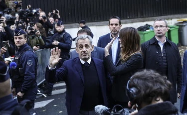 https://media.liberoquotidiano.it/ZOWaijw_epysnBM7zSNXsLv0gEDcVoJwAIRn-ev195s/width:800/quality:90/aW1hZ2VzLzIwMjUvMTAvMjEvMDgxNjMxOTYwLTczMWY4YTgyLWE4YjktNGNiZC05NDk3LTFkM2RkYmJhNzFiZS5qcGc.webp