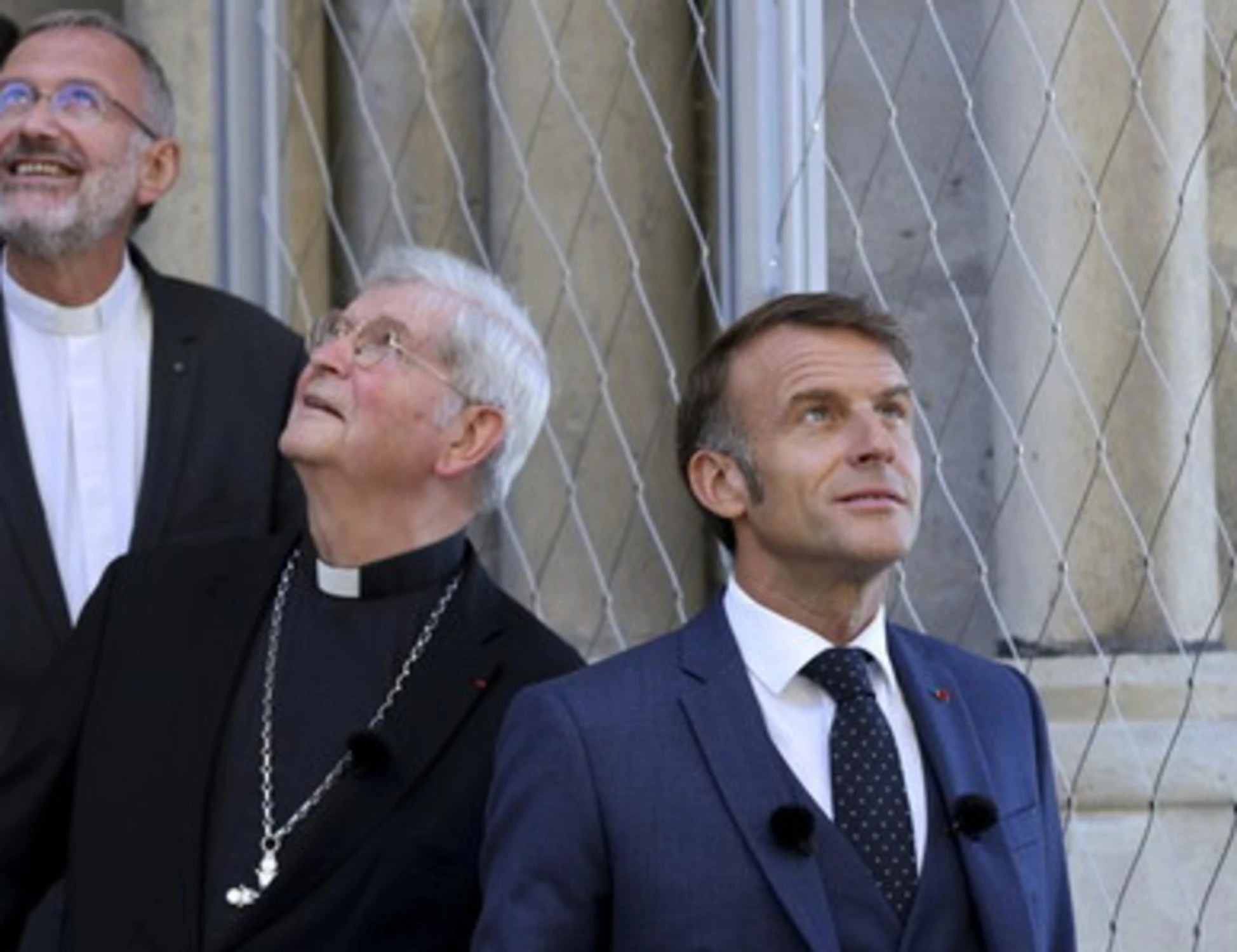 Macron, anche Dbrs declassa il debito della Francia