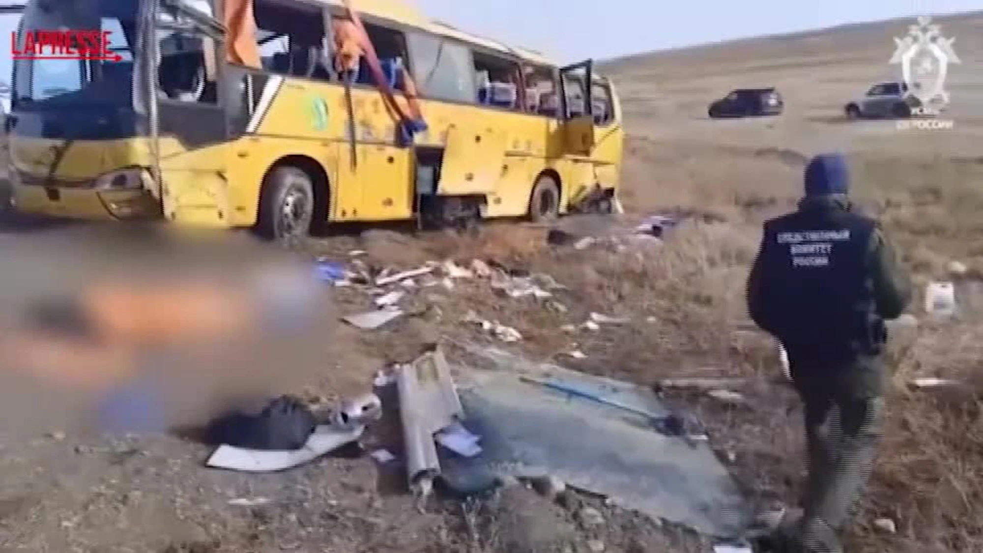 Russia, bus fuori strada si ribalta: due morti