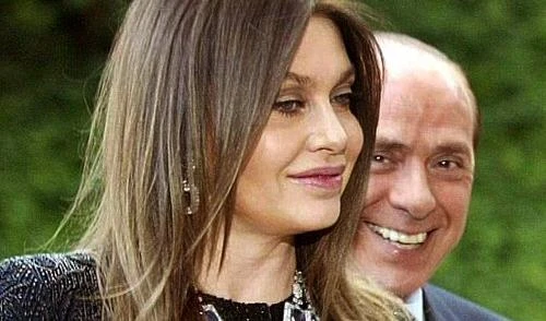 Berlusconi ci prova con Veronica Lario:"C'è crisi, ti do un assegno più basso"