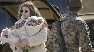 Kiev, "incontri con ragazze ucraine": annunci a luci rosse, l'orrore sulla pelle di chi fugge dalla guerra  