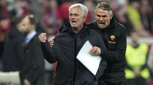 Mourinho, crollo nervoso dopo il miracolo-Roma: beccato così in Germania