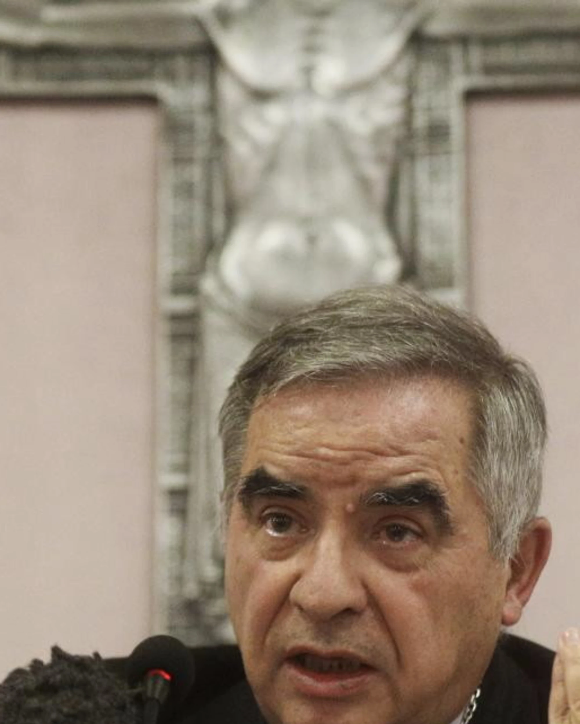 Le Iene, spunta un audio su Becciu: "Hanno cercato di ingannare il Papa"