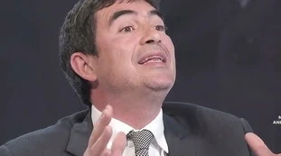 Nicola Fratoianni, "ma che c'entra?": figuraccia del comunista a La7