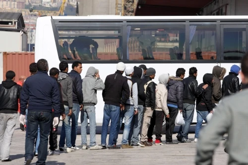 Profughi, tornano dalla GermaniaL'Italia gli aveva dato 500 euro per andar via