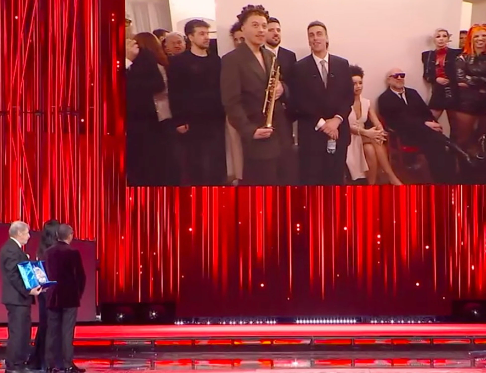 Sanremo 2026, alla vigilia c'è già il vincitore? Ecco la classifica. Sorpresa-Morandi, delirio per TonyPitony