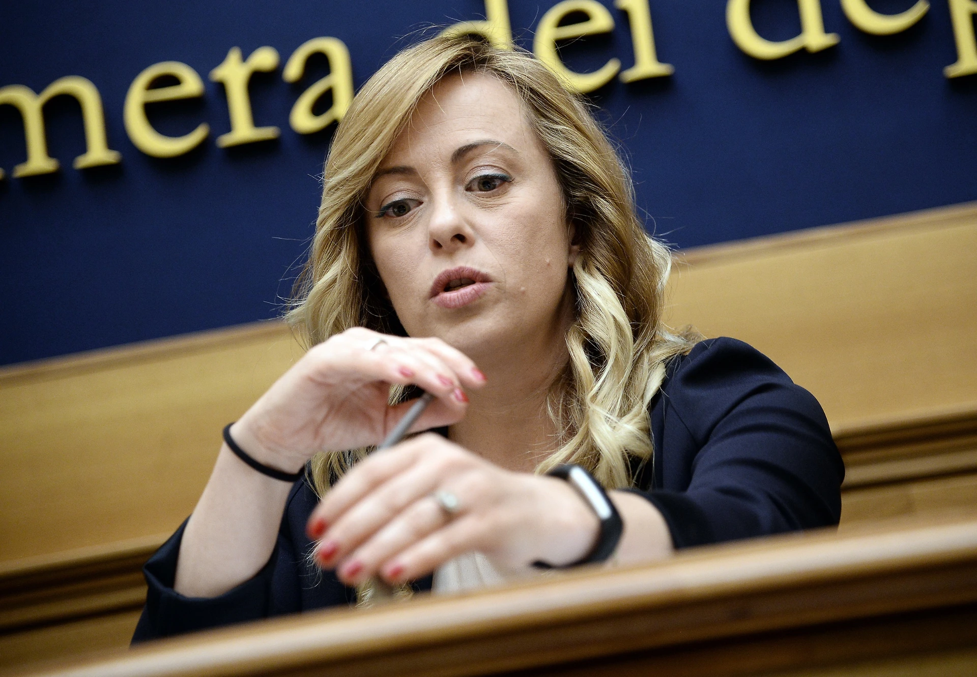 Giorgia Meloni, l'indiscrezione: "Chi vuole scippare a Forza Italia", colpo di grazia a Silvio Berlusconi