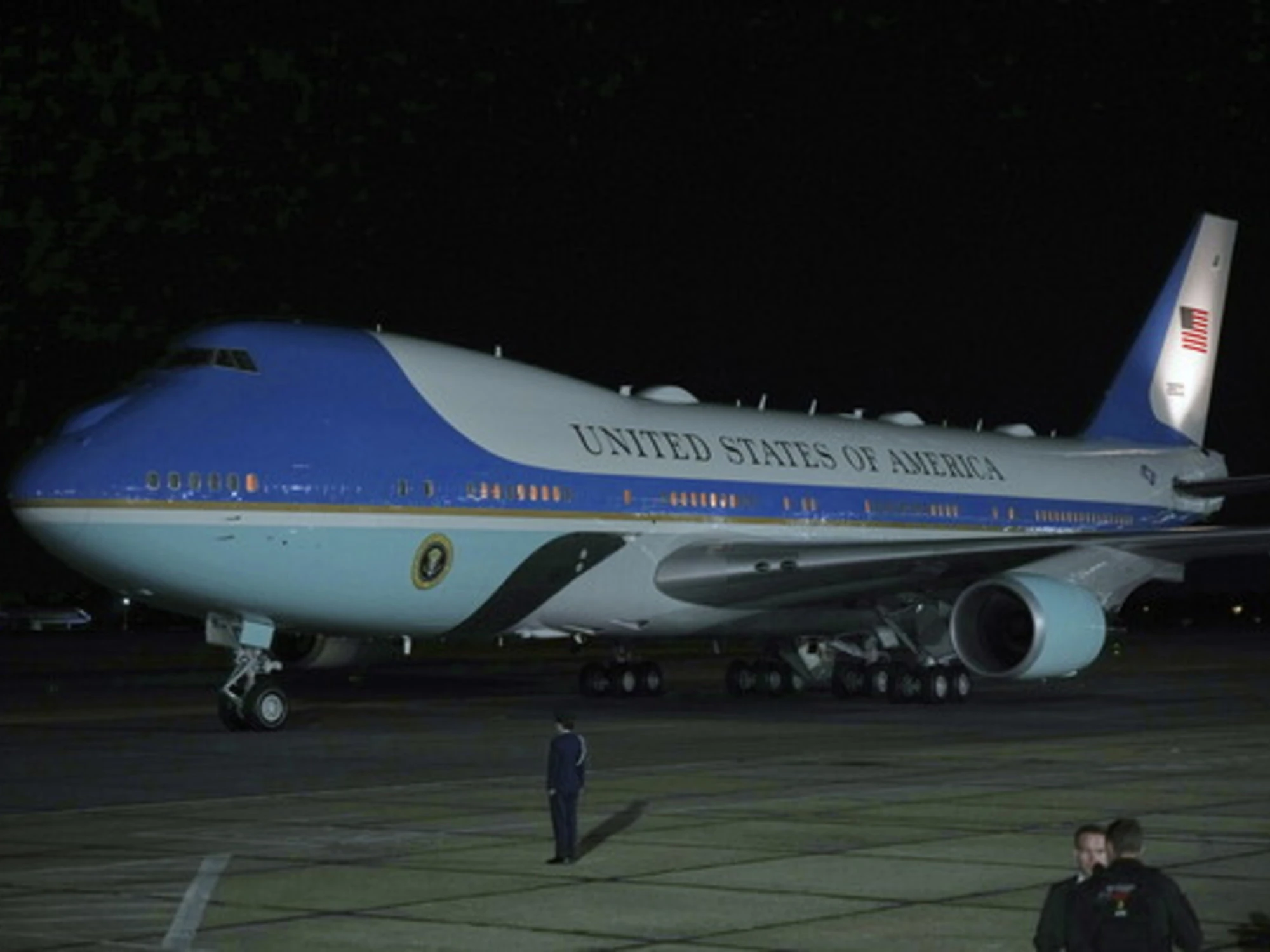 Terrore-Trump: l'Air Force One sfiora un aereo di linea