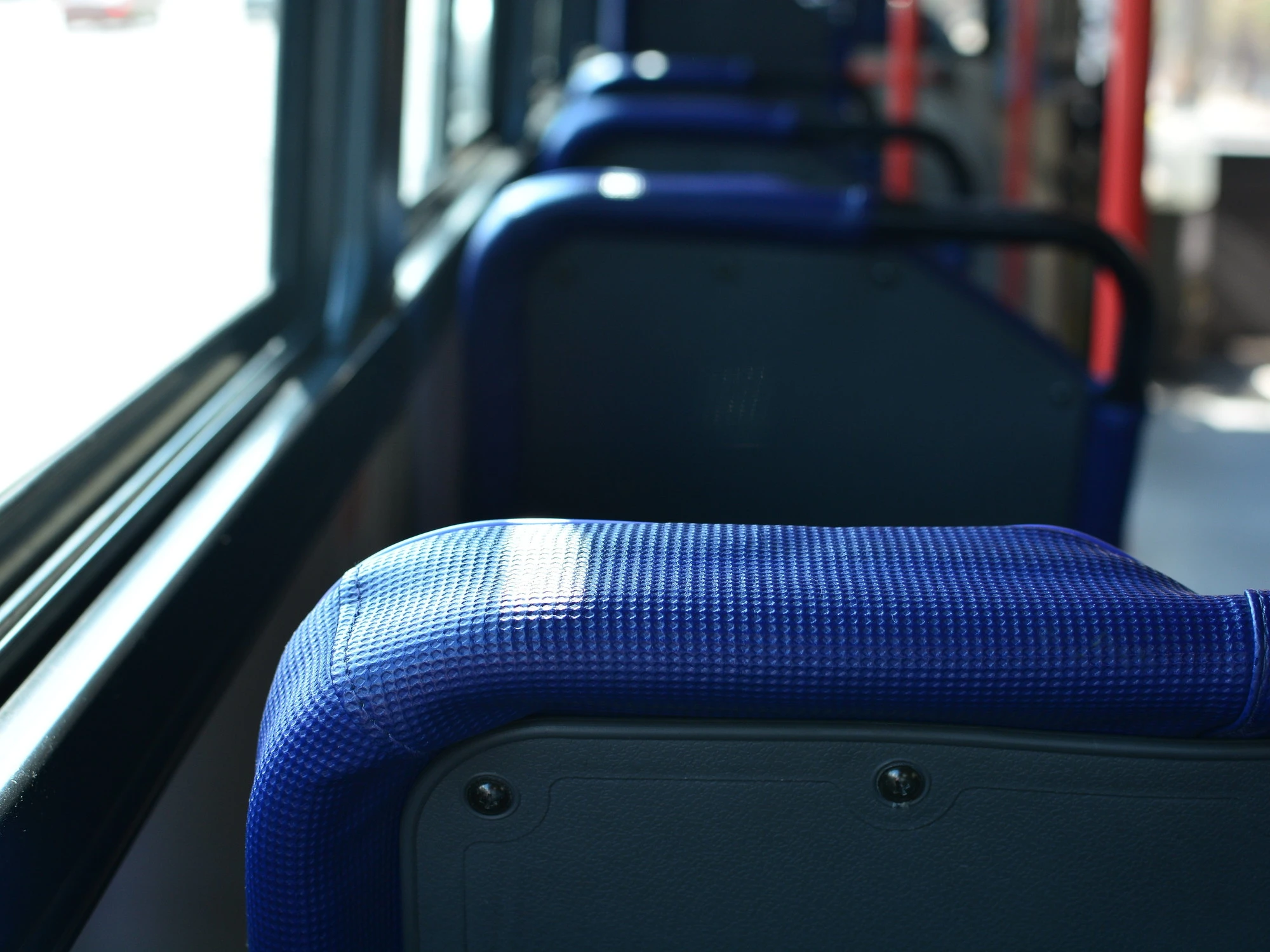 Reggio Emilia, si masturba davanti a una donna su un bus: chi è l'orco