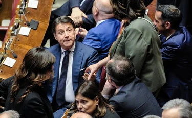 Pd e M5s fanno lo show invece di lavorare