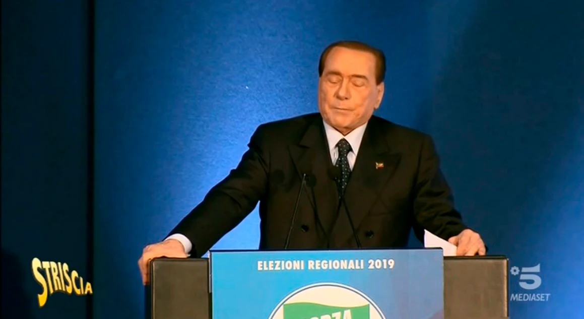 Striscia la Notizia terremota Mediaset, sfottò brutale a Silvio Berlusconi e Mario Giordano: strike