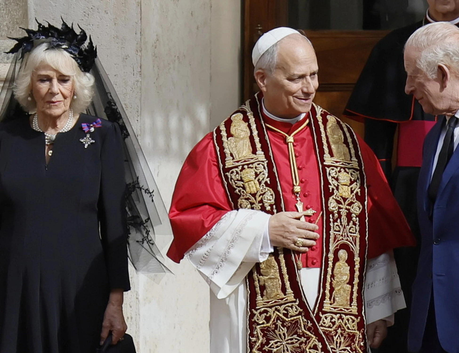 Leggi l'articolo: Re Carlo da Leone: come si presenta al regina Camilla