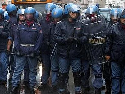 Salta la tregua al San Raffaele: scontri tra dipendenti e polizia