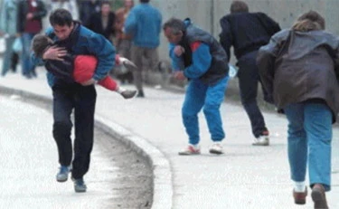 Sarajevo, pagavano per uccidere: l'orrore dei cecchini del weekend