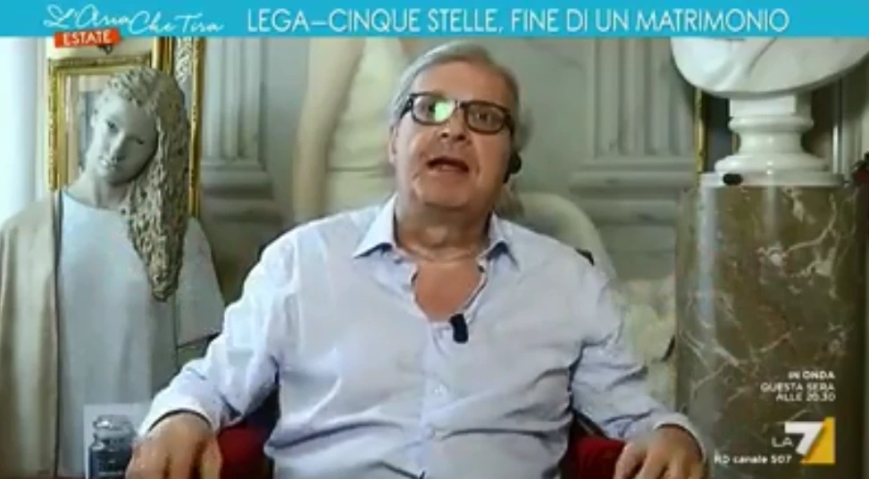 Vittorio Sgarbi archivia Luigi Di Maio: "Fantoccio senza laurea, che brutta fine farà"