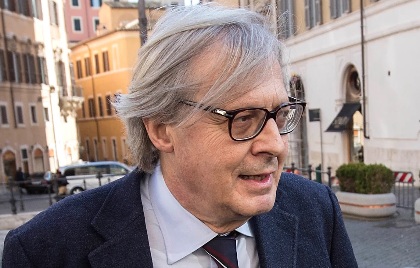 Vittorio Sgarbi, la difesa di Silvio Berlusconi: "Cosa ci importa dei suoi gusti sessuali?"
