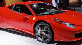 Ferrari difettose, scattano i ritiri: "Problemi tecnici", un disastro a Maranello