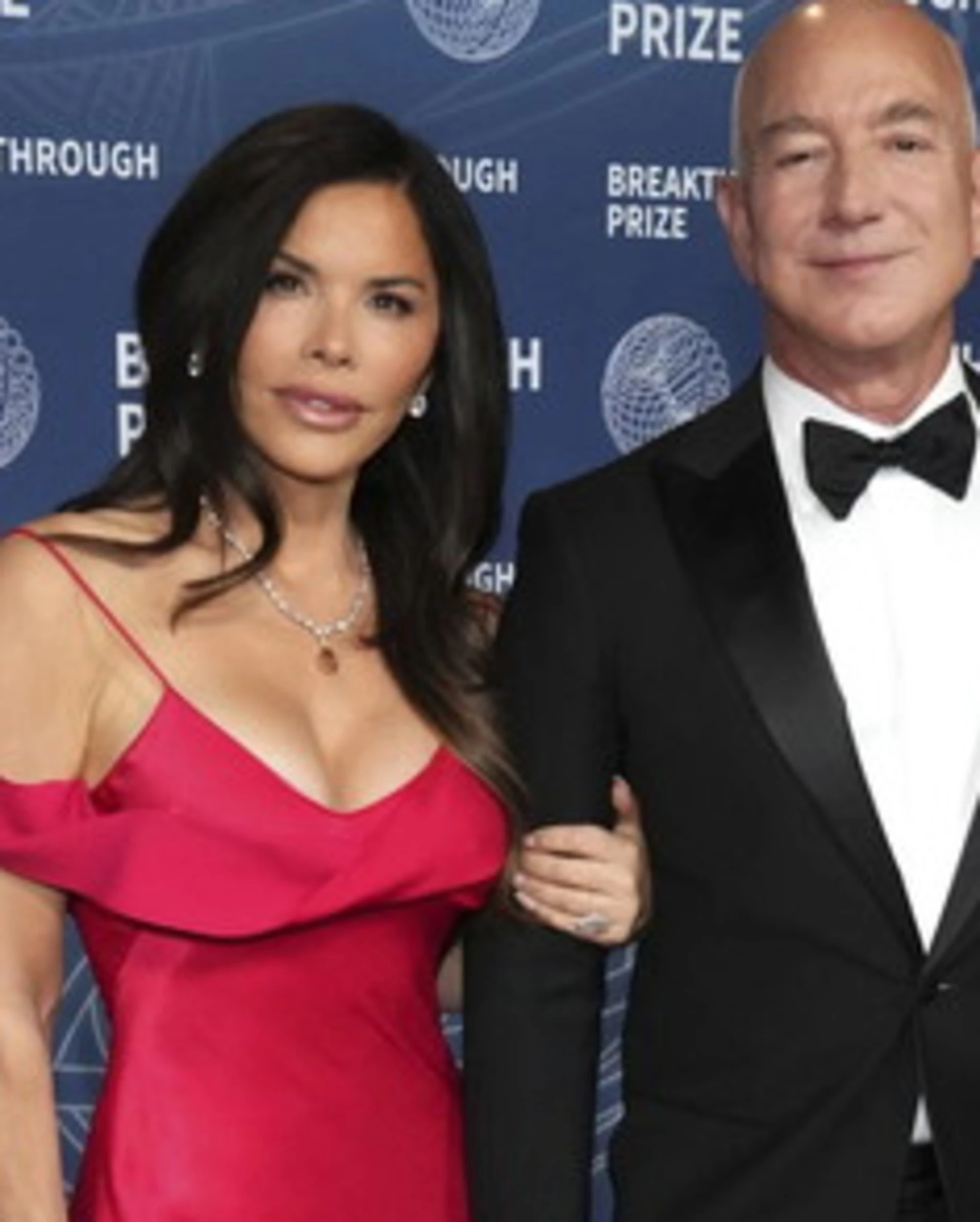 Bezos, folle blitz della sinistra a Venezia: "Gli impediremo di sposarsi"