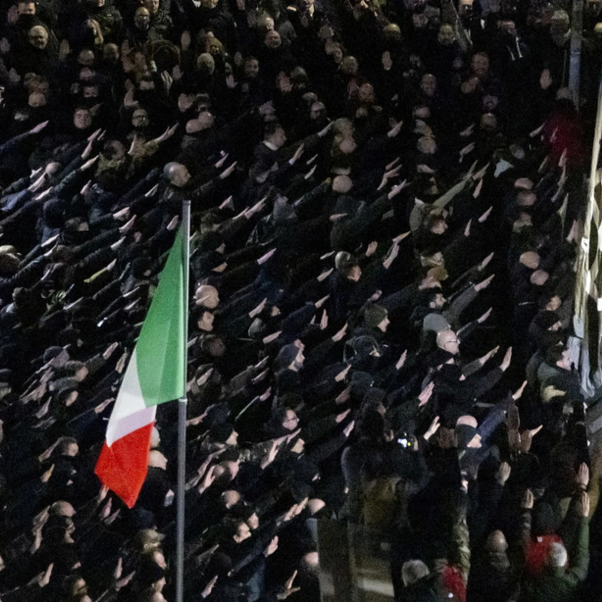 Braccio teso? Assolti. Ma la sinistra non ci sta