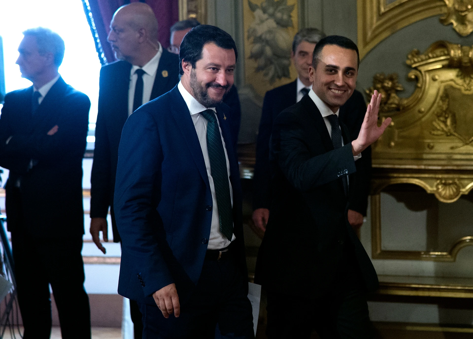 Matteo Salvini lo schiaccia e Luigi Di Maio non reagisce. Retroscena tragico: perché deve stare muto