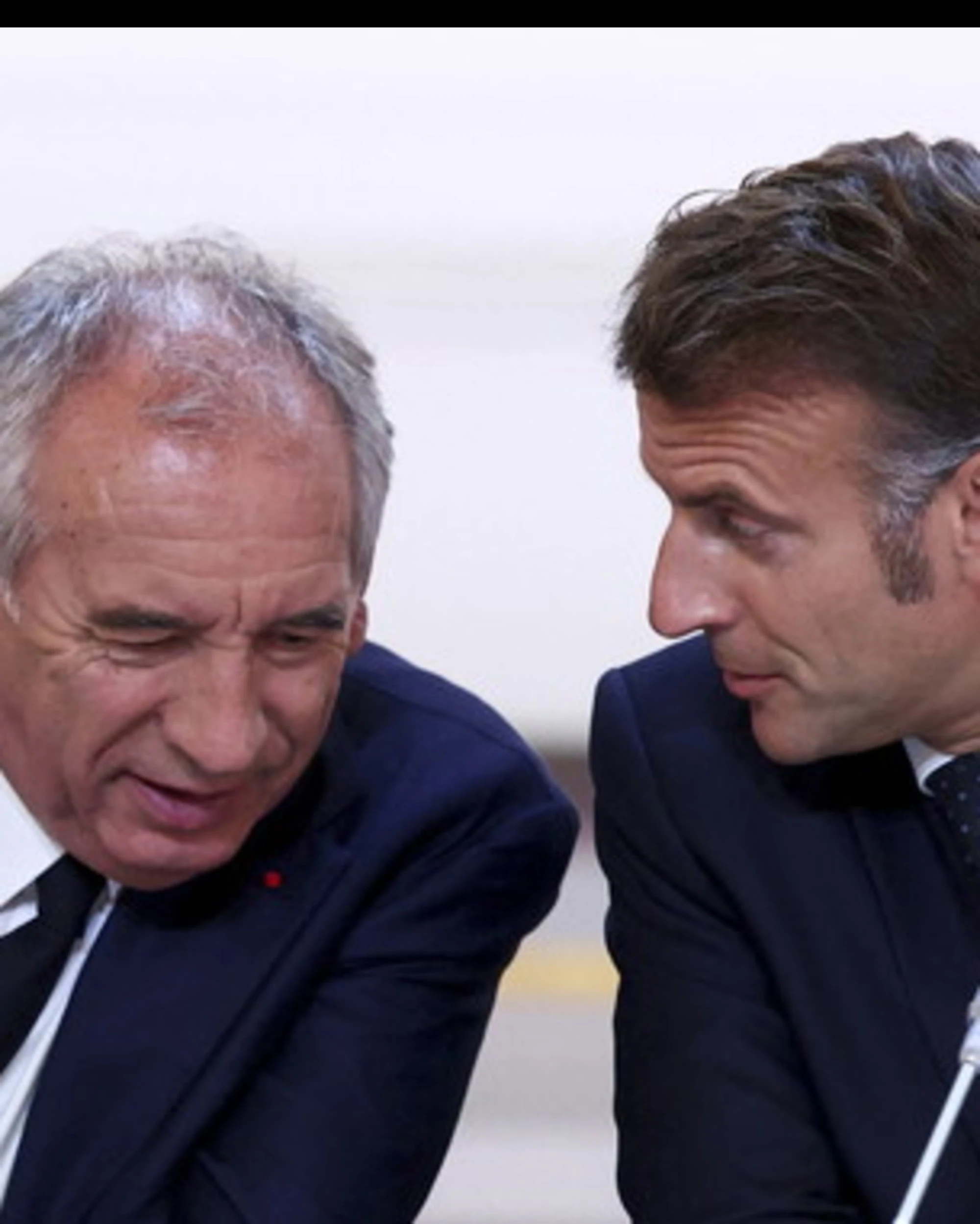 Macron e Bayrou, "il problema è lui": la minaccia di Bloquons tout