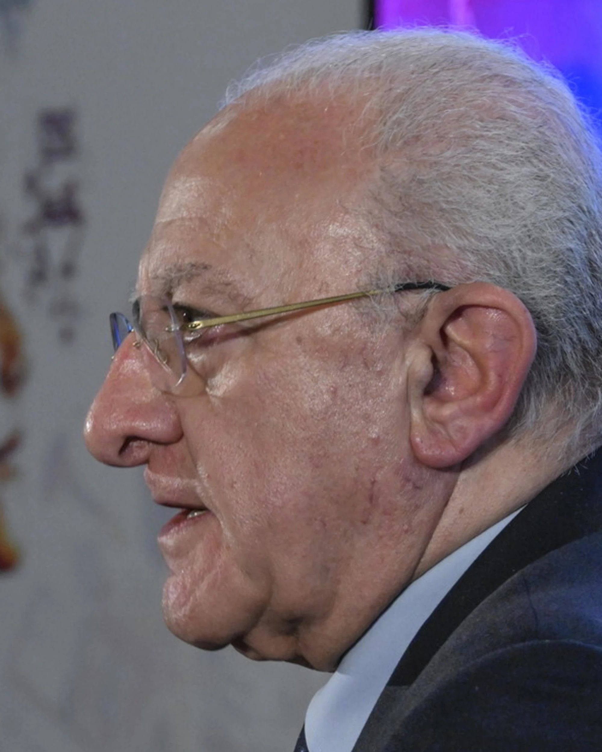 Vincenzo De Luca, la minaccia al Pd: "Tanto da qui sempre devono passare"