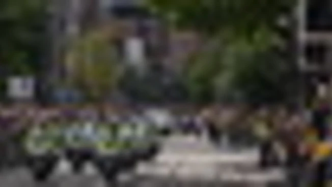 In migliaia a Birmingham per il corteo funebre di Ozzy Osbourne