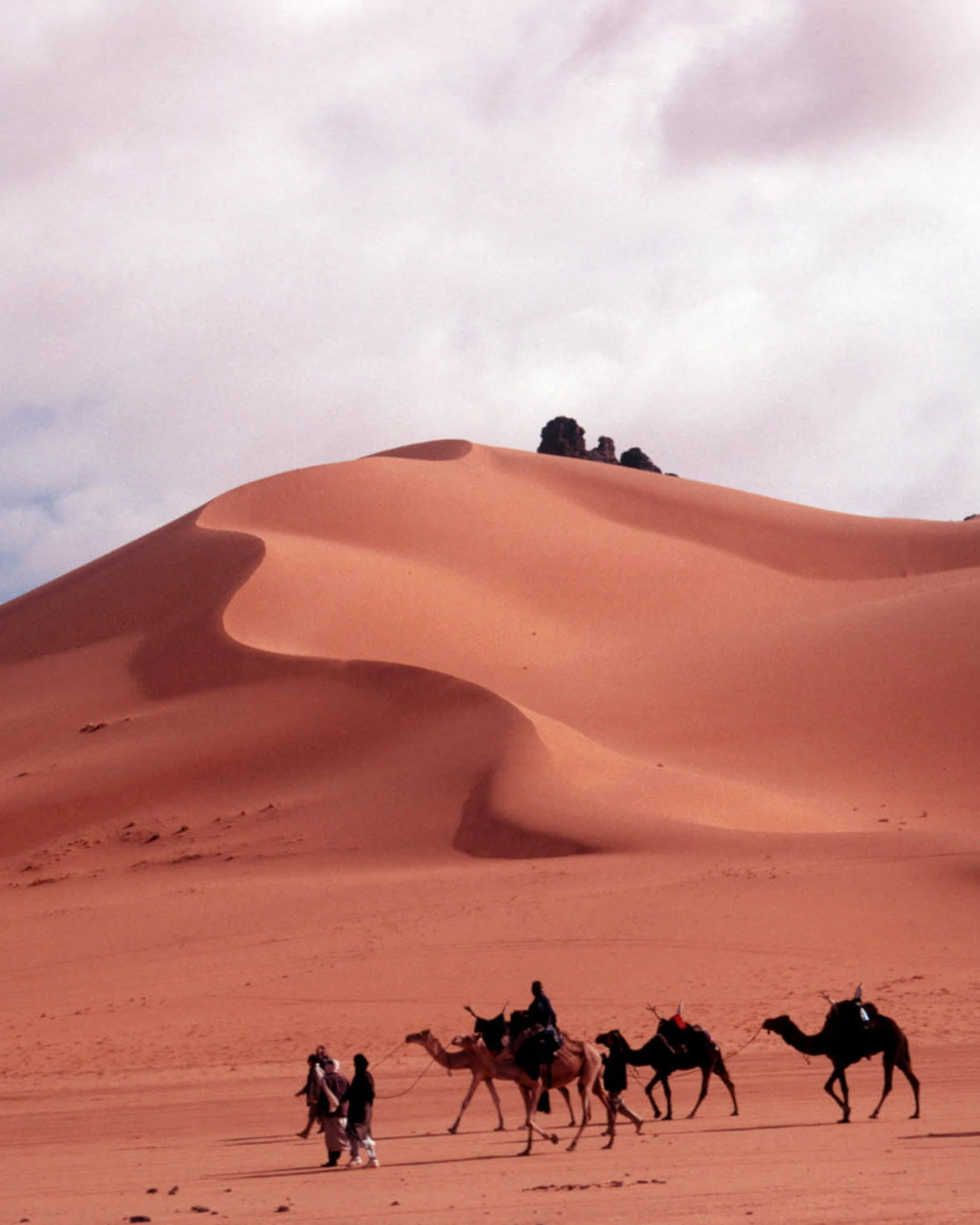 Francia, portano il figlio di 5 anni nel Sahara per "sacrificarlo": arrestati
