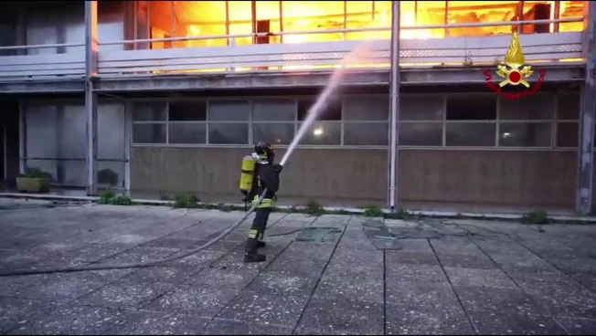 A Palermo spento l'incendio in un capannone nella zona industriale di Brancaccio