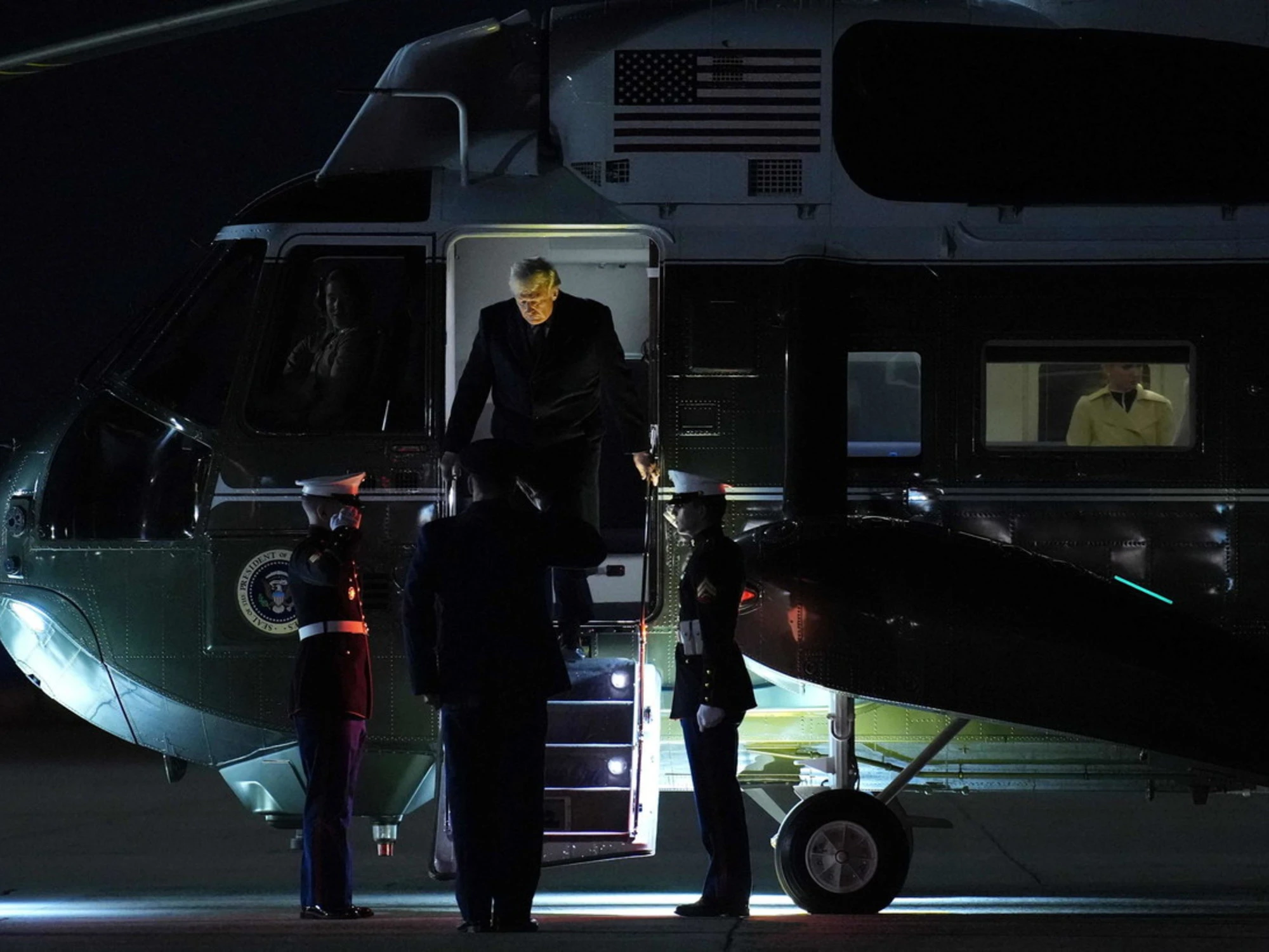 Iran, la guerra nel golfo: la giornata. "Martedì ore 20": il post di Trump, cosa accadrà. "Trattive in corso per la tregua"