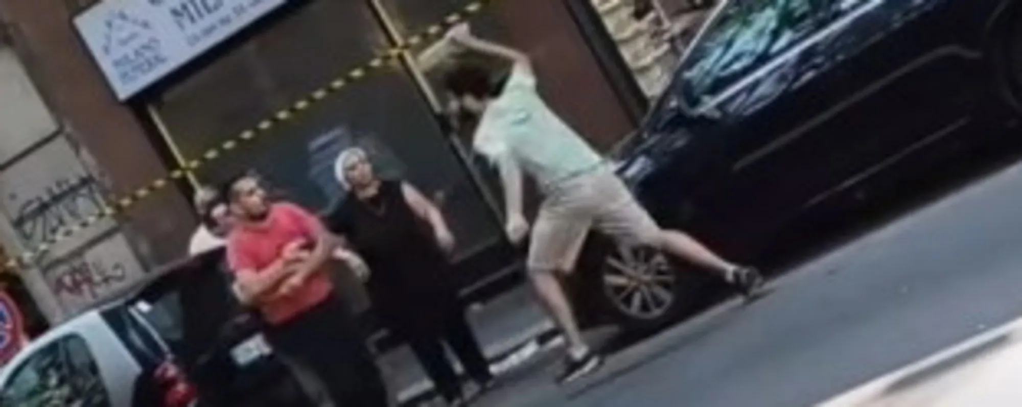 "Bastonate in piazza San Materno, basta!": lo sfogo dopo la rissa brutale in strada <span style="color: rgb(153, 0, 0);">Video</span>