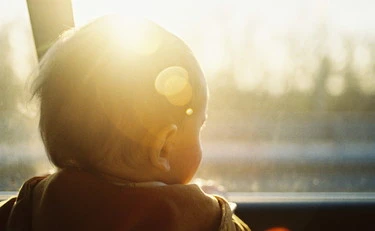 Marsiglia, bimbo di 18 mesi muore per il troppo caldo: dimenticato in auto dal papà 