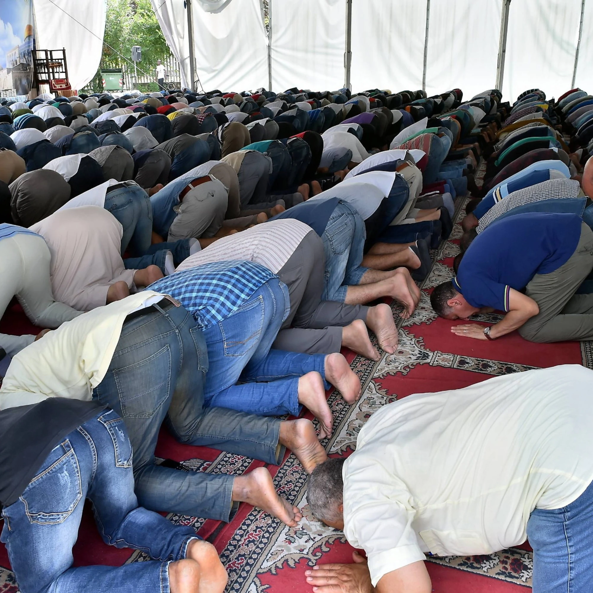 La linea dell'islam francese: No a Balzac, si ai libri halal