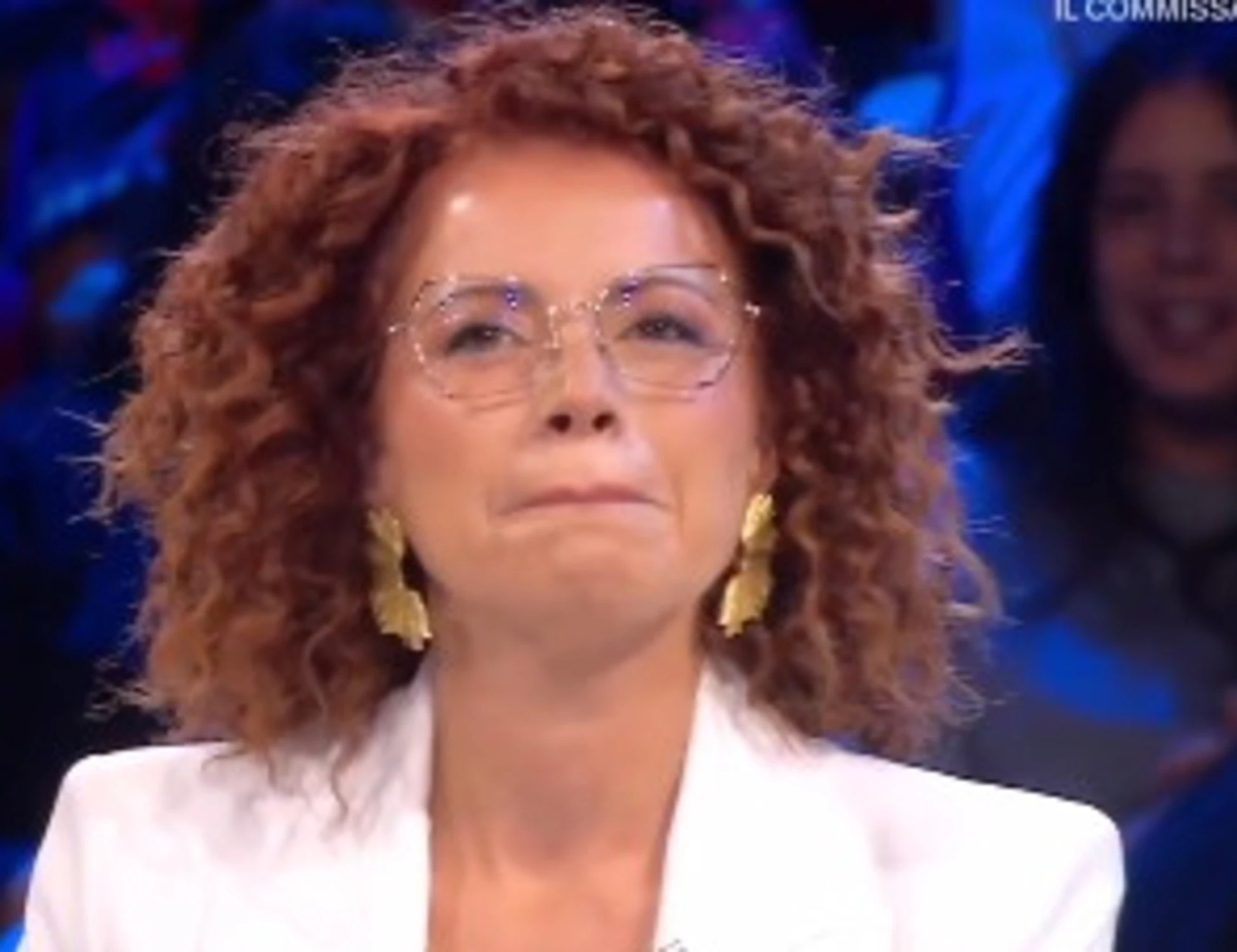 Affari tuoi, caos su Claudia: "Da chi ti difendono?"