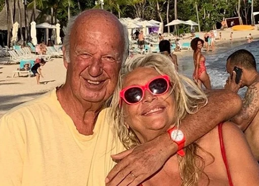 Mara Venier, accusata per la foto con suo marito. La risposta: "Amore di zia, devo mandarti affan***"