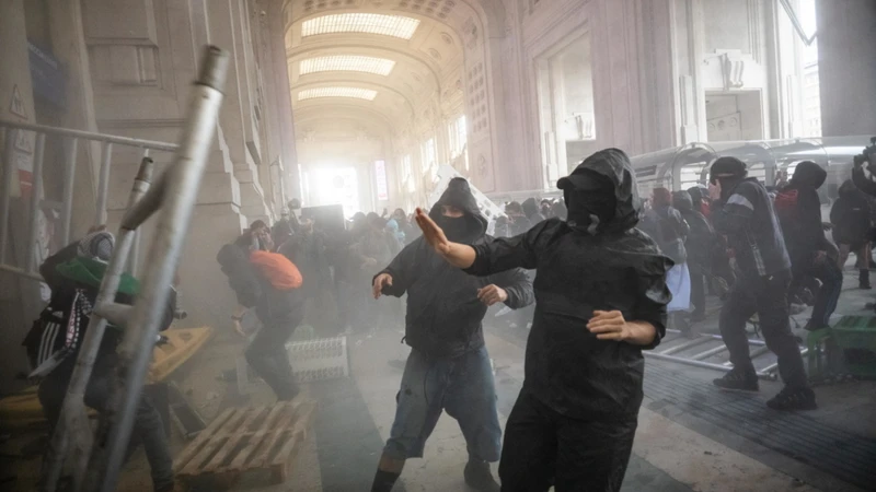 https://media.liberoquotidiano.it/ZiviqNNT4ER4p4BUUOsjSUKg-7vve5BPJBXxMDtS_dM/width:800/quality:90/aW1hZ2VzLzIwMjUvMDkvMjMvMDcyMzAyOTQxLWI5NDQ4MDI5LWFmMzAtNDhmYi1iNGQyLWQ4YjQ1NzEzZWFkYi5qcGc.webp