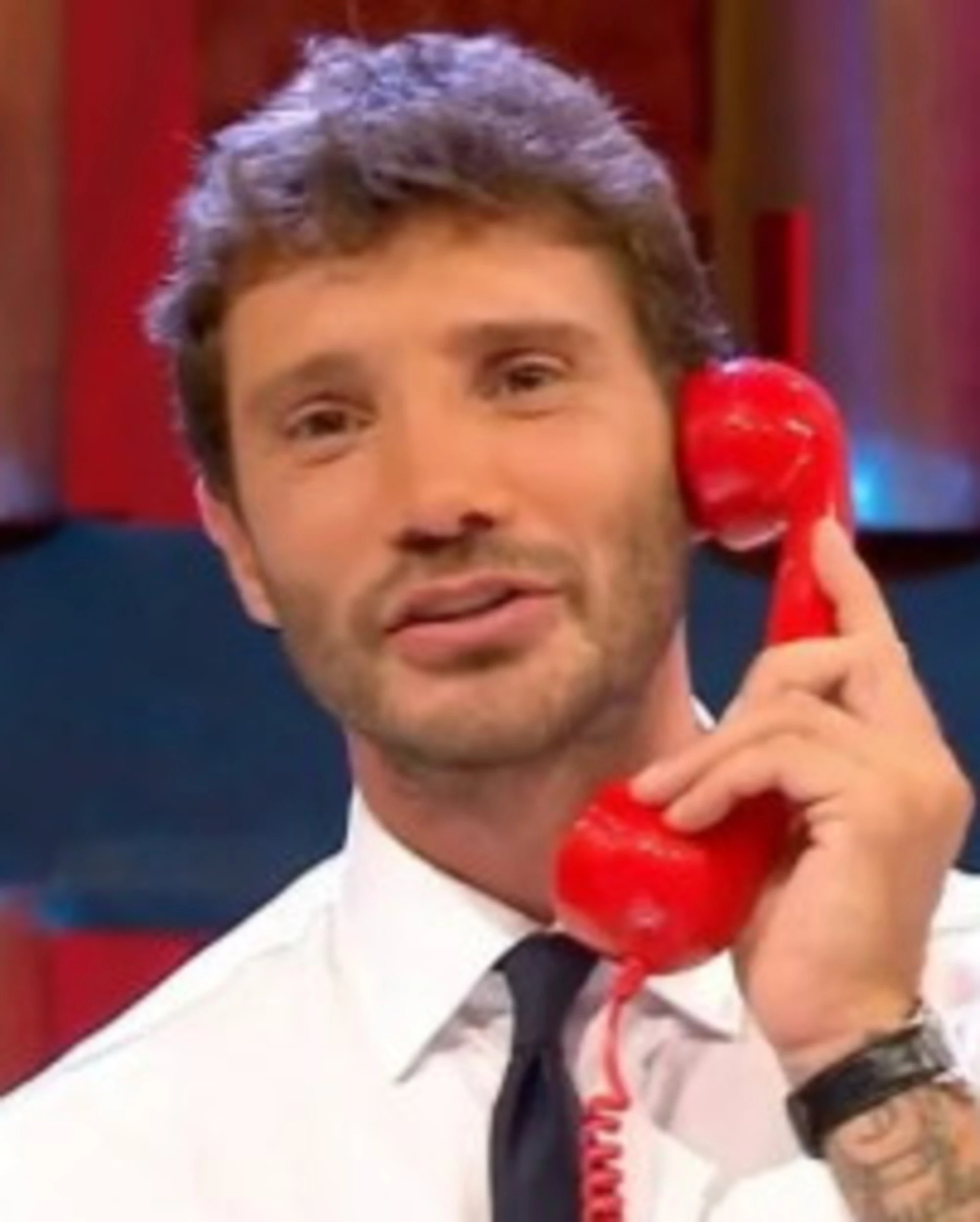 Stefano De Martino richiamato dalle vacanze: Gerry Scotti fa paura