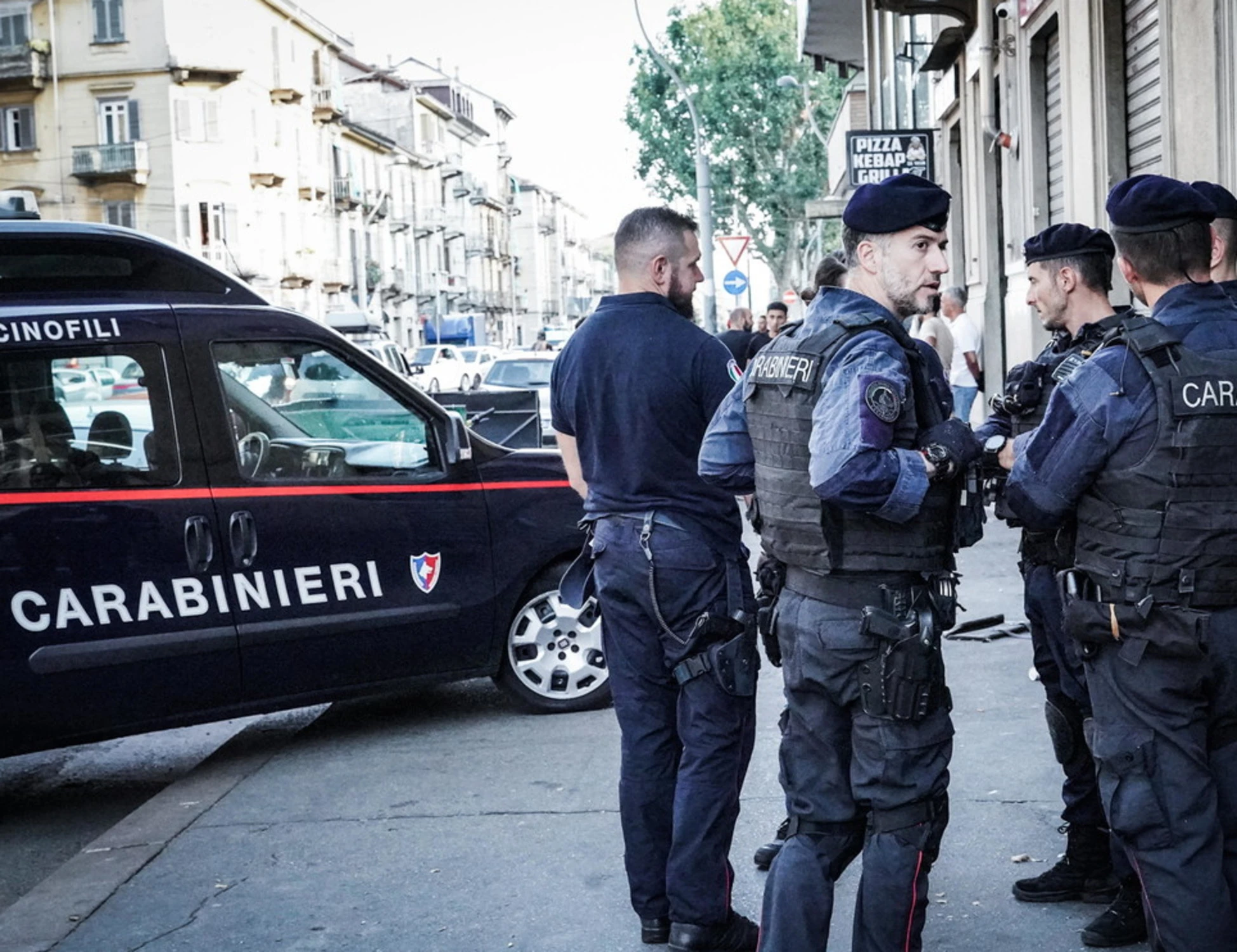 Torino, tenta di uccidere un uomo con una bottiglia: arrestato