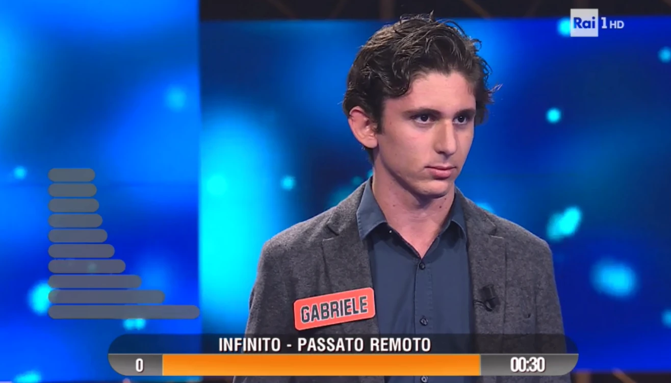 L'Eredità, il liceale Gabriele massacrato sui verbi dal conduttore Flavio Insinna: sconcerto in studio