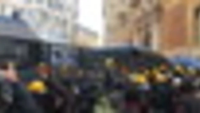 A Genova tensione al corteo lavoratori ex Ilva: polizia usa lacrimogeni