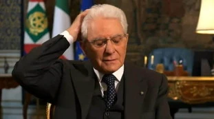 Quirinale, l'errore di comunicazione dello staff di Mattarella: al voto a settembre? Solo uno "spauracchio"
