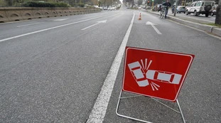 Roma, escono dal campeggio: travolti e uccisi da un'auto sulla "strada della morte"